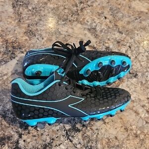 Diadora Size 6.5 Women's Black‎ and Blue Soccer Cleats